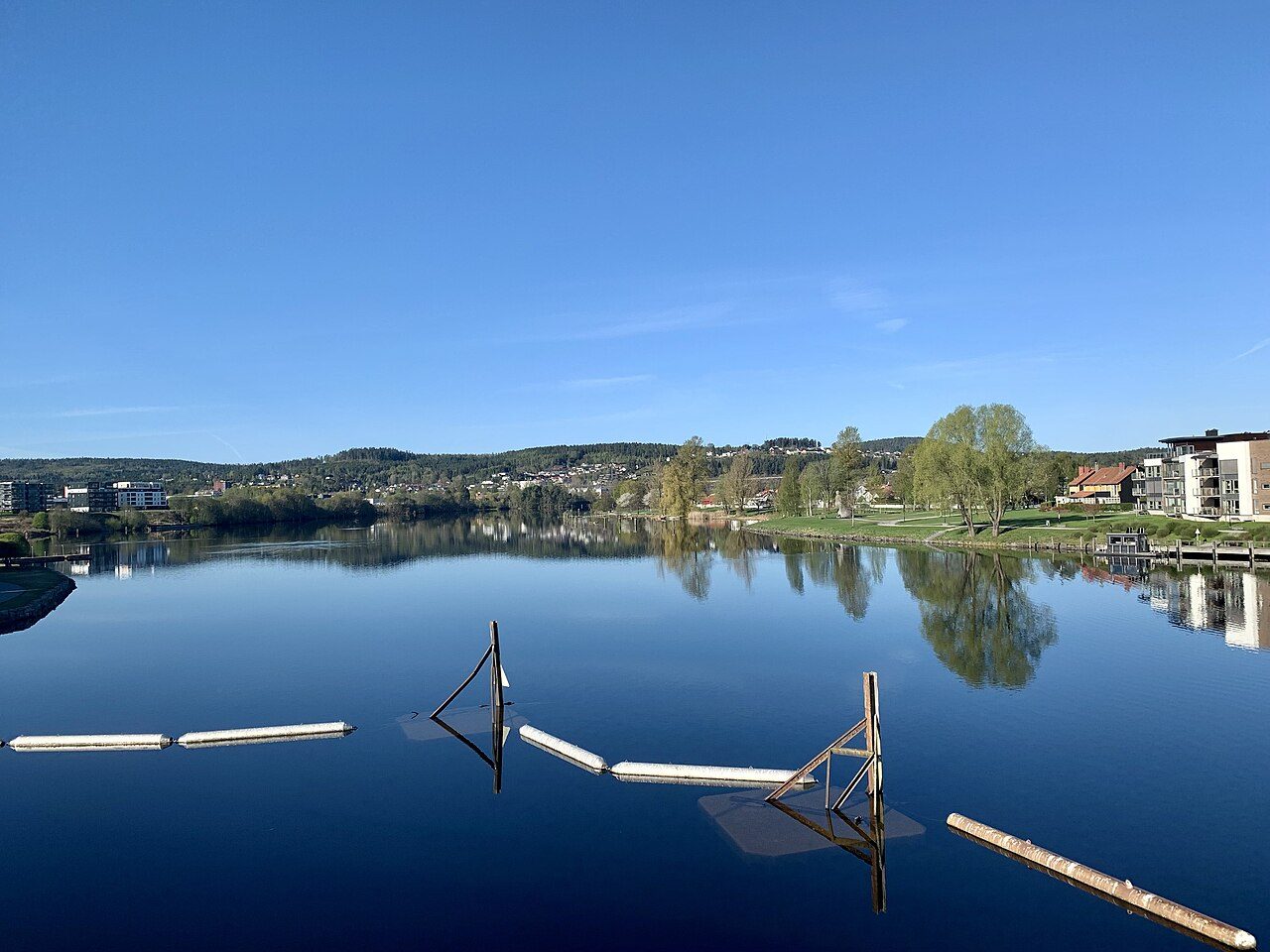 Bakkestranda badeplass ved Hjellevannet i Skien sentrum
