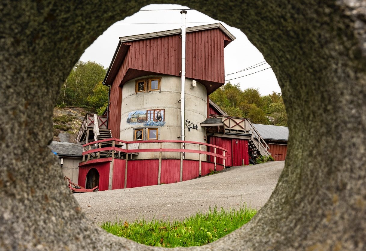 Bakkaåno Camping og Gjestegård i Hauge i Dalane med restaurerte gårdsbygninger og campingplasser langs Sokndalselva