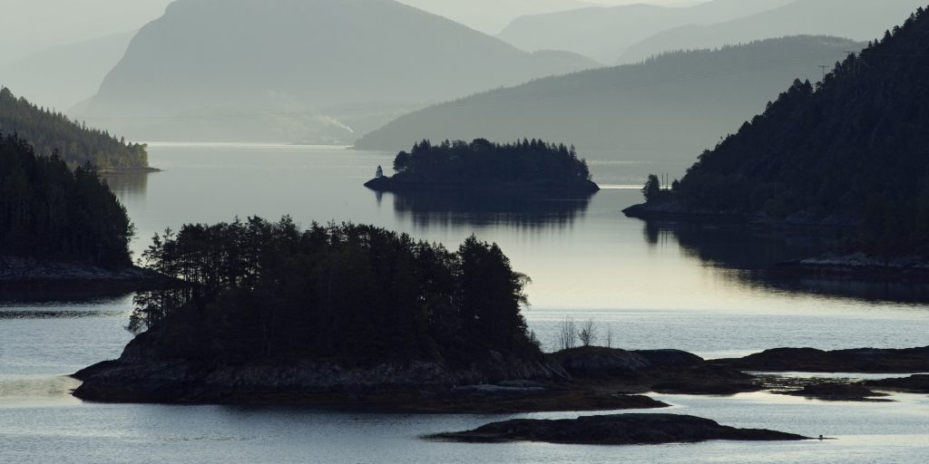 Bogen Feriehus med hytte, rorbuleiligheter, bobilplasser og marina i Bindalsfjorden ved Bindalseidet på Sør-Helgeland