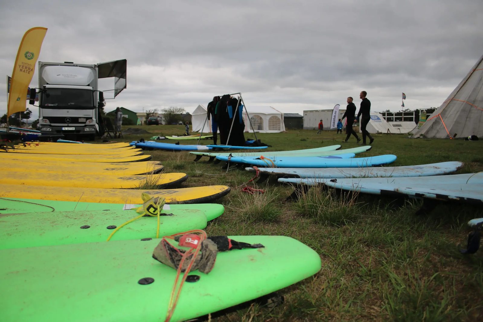 Bore Strandcamping an der Borestranda auf Jæren mit Dünen und Wellen aus der Nordsee