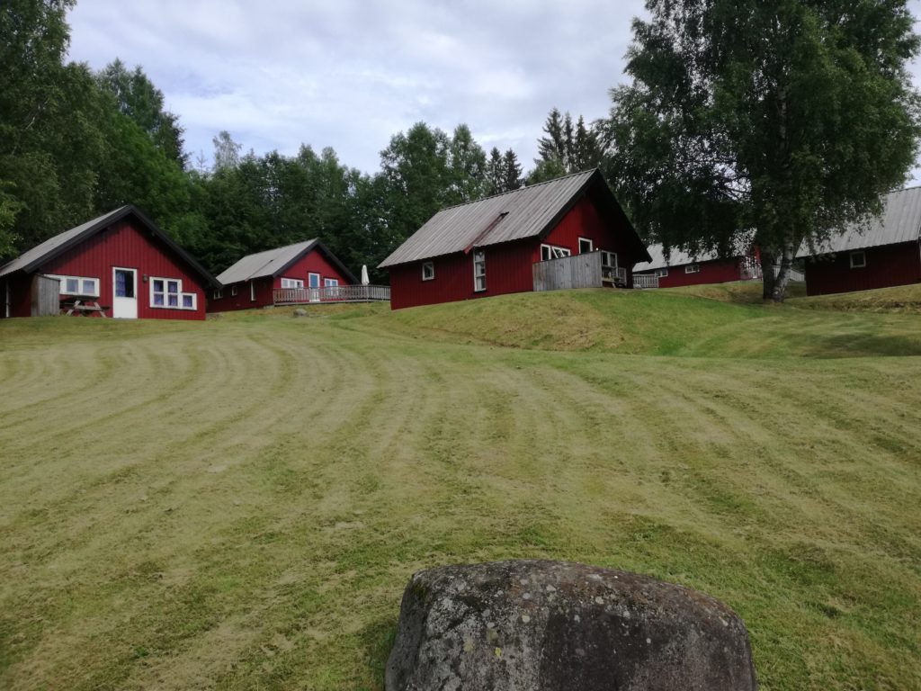 Brufoss Camping ved Numedalslågen med hytter og laksefiske i Svarstad