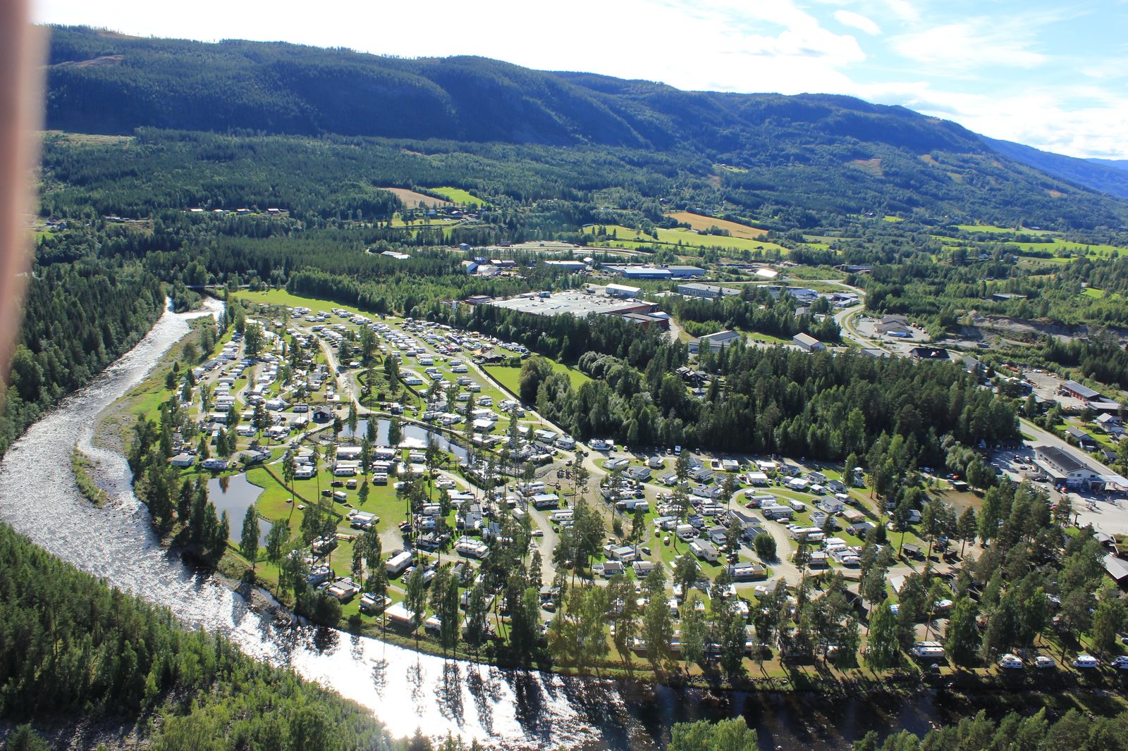 Dokka Camping med furumo og oppstillingsplasser i Nordre Land