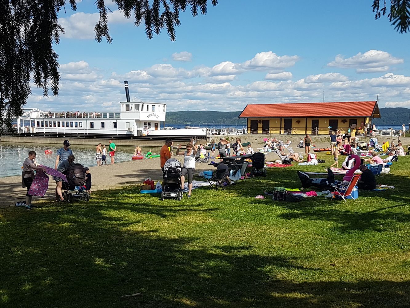 Lekeplass og strandareal på Evjua Strandpark