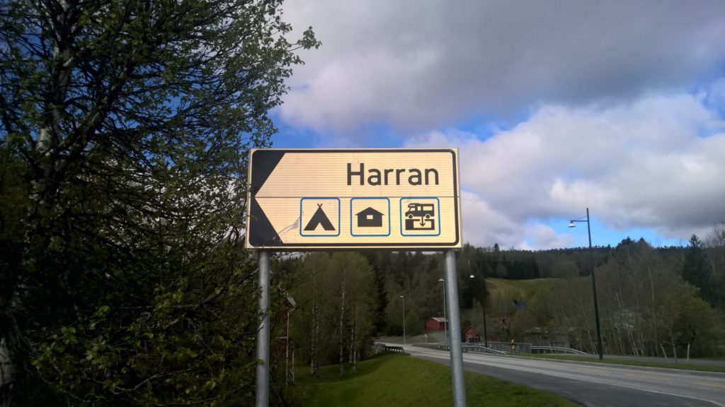 Harran Camping ved Namsen, med hytter og elvebredd i Trøndelag