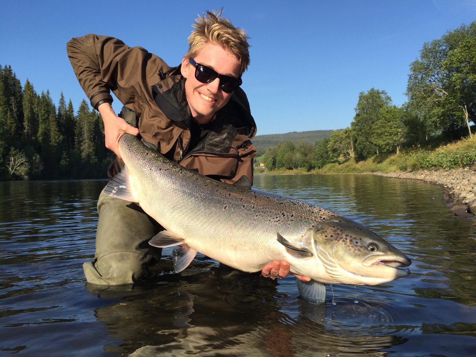 Korgen Camping ved lakseelva Røssåga i Hemnes, Nordland
