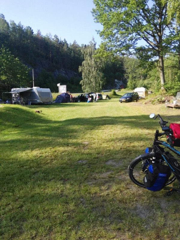 Sjøcamping ved Kragerøfjorden med sandstrand og kupert terreng i Stabbestad