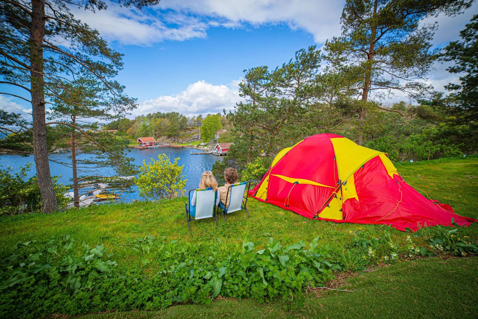 Kristiansand Feriesenter Dvergsnestangen med hytter, campingplasser og sjøutsikt mot skjærgården