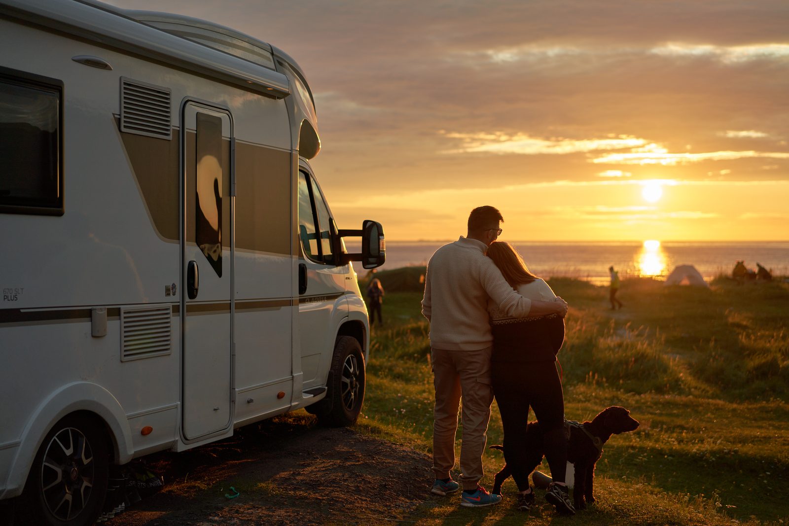 Lofoten Beach Camp i kveldslys