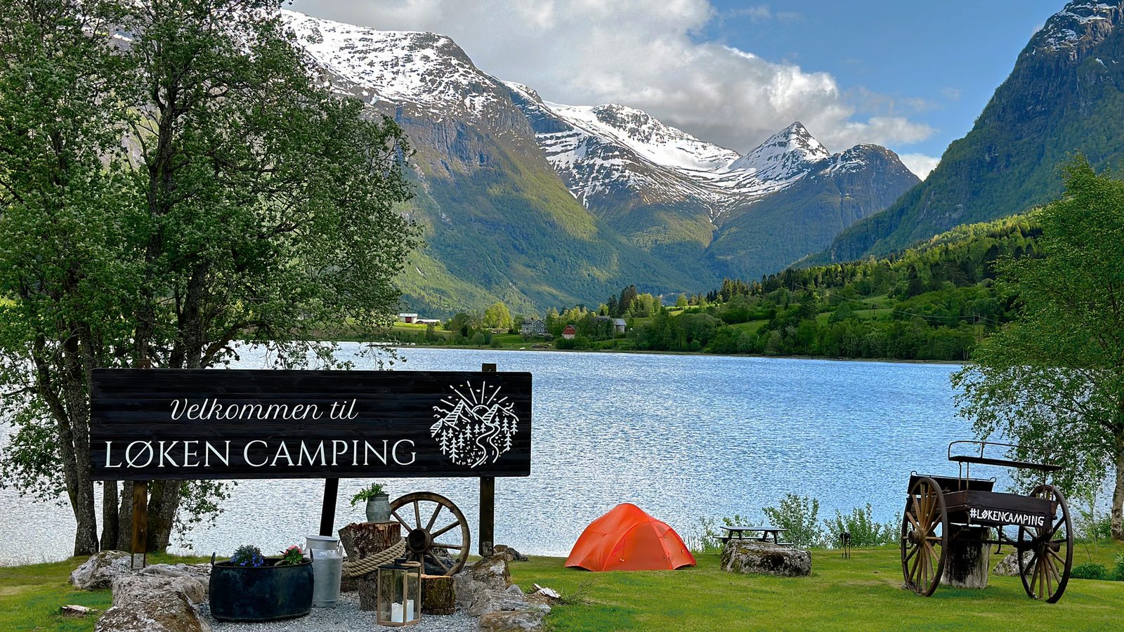 Løken Camping am See Floen in Oldedalen im Sommer