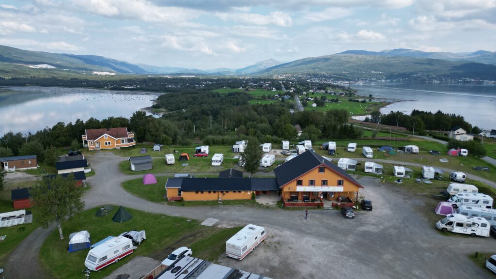 Lundhøgda Camping på halvøy i Skjerstadfjorden ved Fauske i Nordland