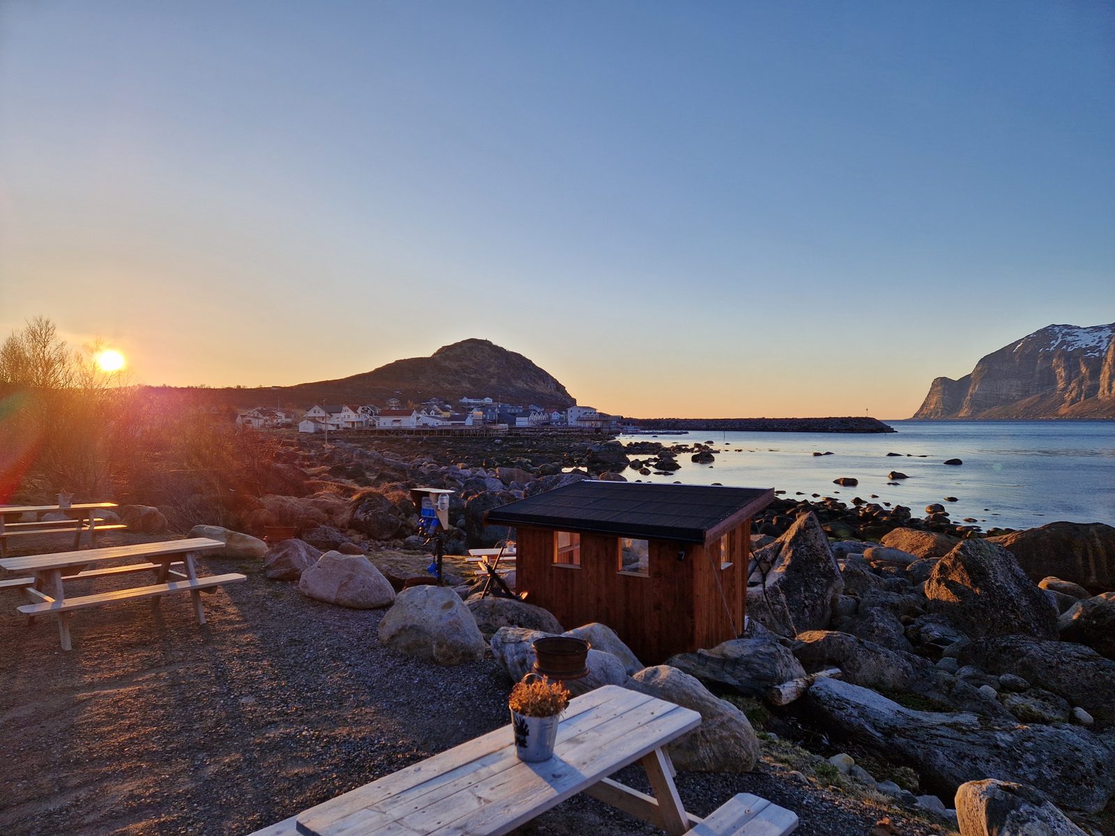 Camp Mefjord i fiskeværet Mefjordvær på Senja
