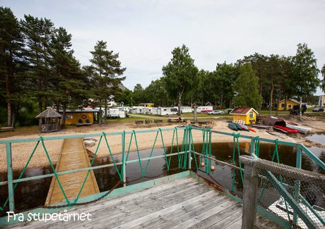 Saga Camping ved innsjøen Nisser i Nissedal med sandstrand og utsiktstårn