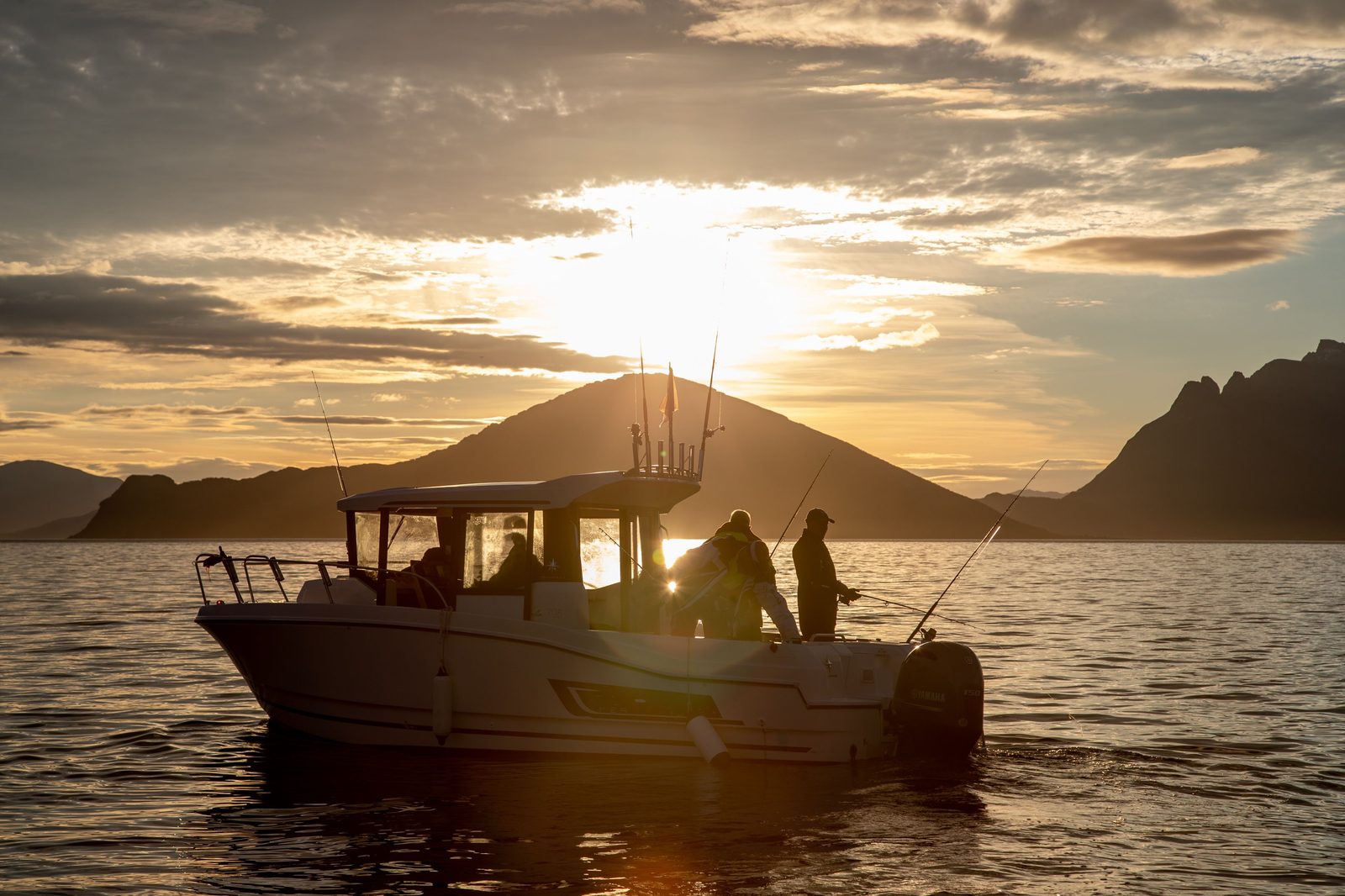 Hytter med privat marina og fiskebåter på Skjervøya
