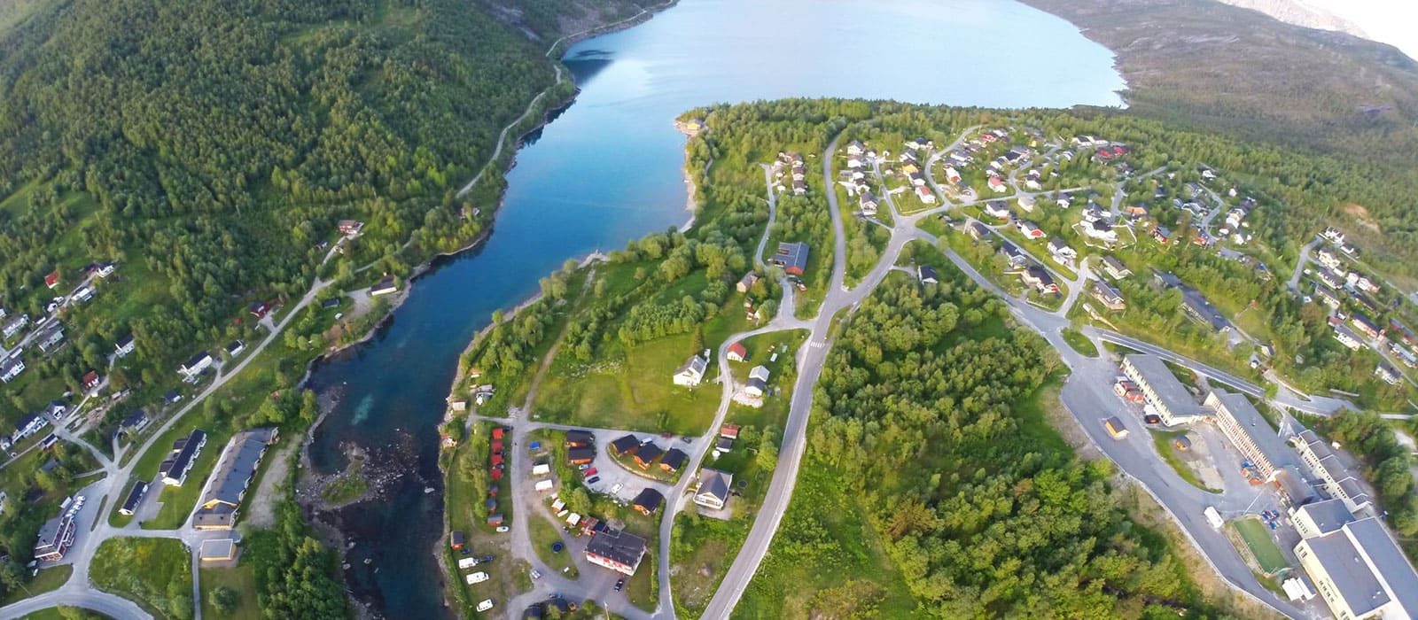 Strømhaug Camping i Straumen, Sørfold — helårsåpen plass ved Sørfoldfjorden