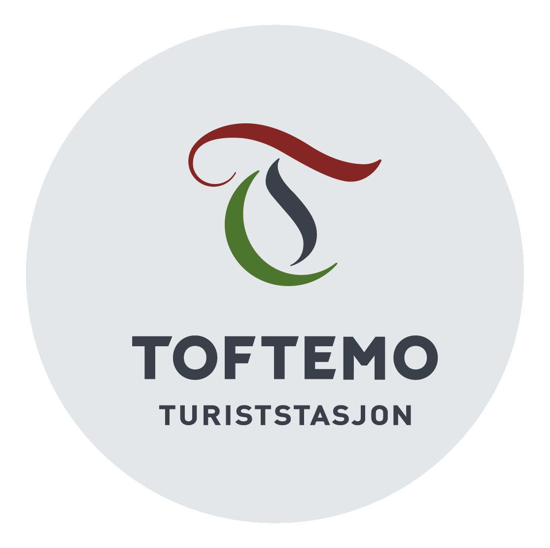 Toftemo Turiststasjon med campingplass langs Gudbrandsdalslågen og fjellbakgrunn på Dovre