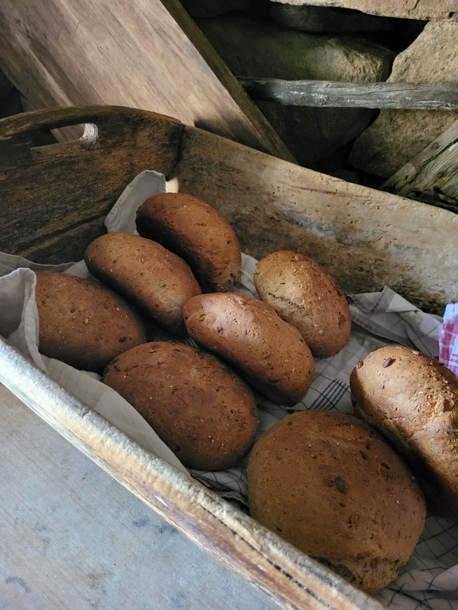 Undeland Misjonsgård med leiligheter og leirstedsbygninger på heia mellom Kvås og Konsmo i Lyngdal