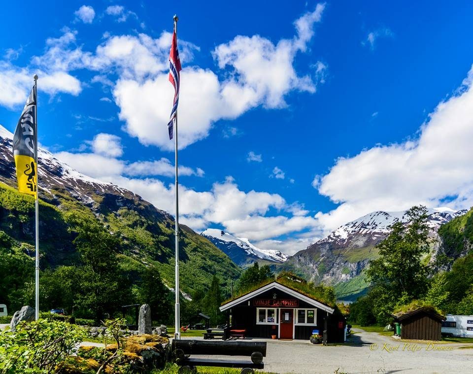 Vinje Camping am Kleivafossen mit Blick auf den Geirangerfjord
