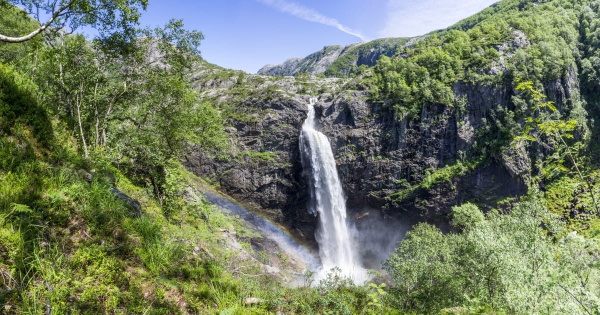 Manafossen som stuper fritt 92 meter ned i Frafjorddalen i Gjesdal kommune i Rogaland