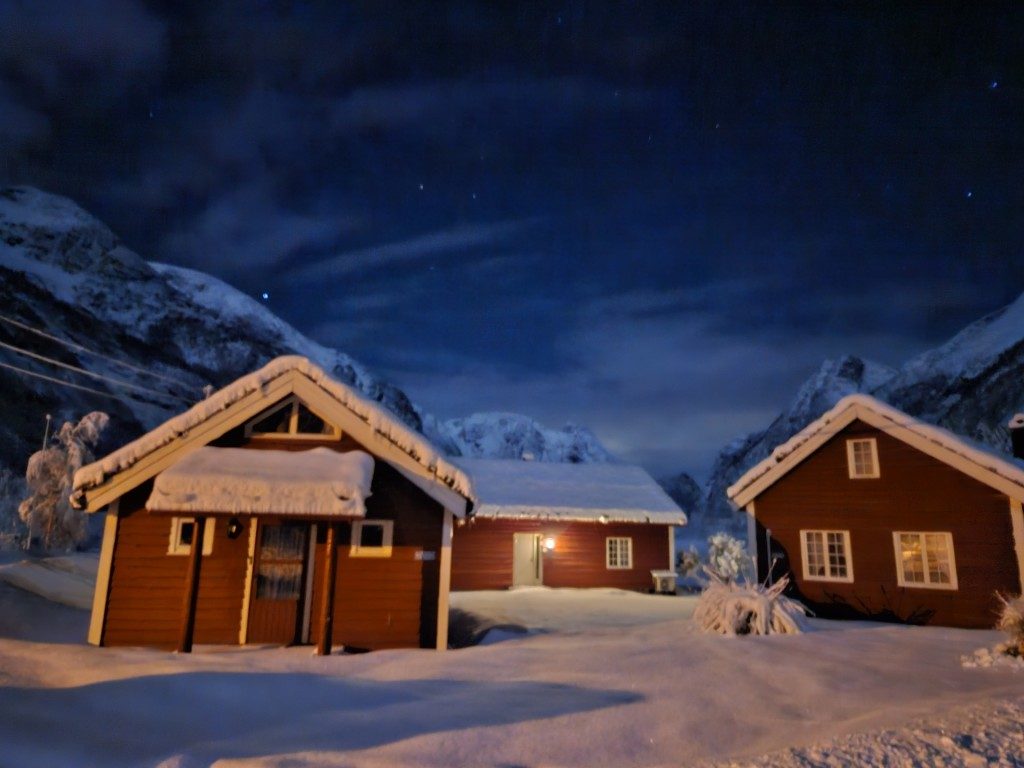 Tradisjonsbakst i Oldedalen ved Briksdalsbreen — foto 3