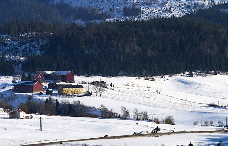 Tradisjonell trønderlån på Bjørka i Sparbu, omgitt av åpent kulturlandskap med utsikt i alle retninger