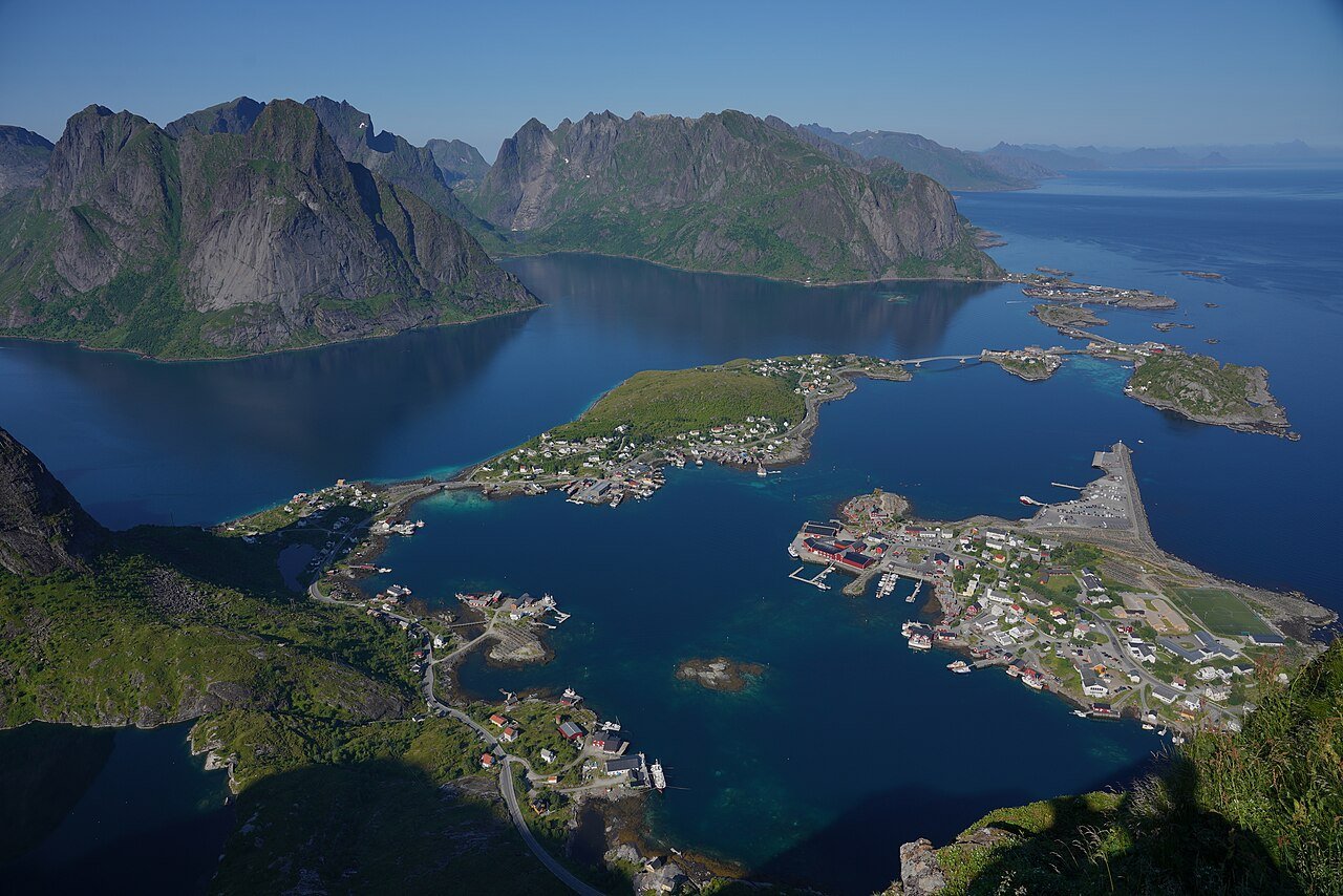 LivLand Gård i Laukvik på Austvågøya i Lofoten med restaurant Matlysthuset og gardsbutikk