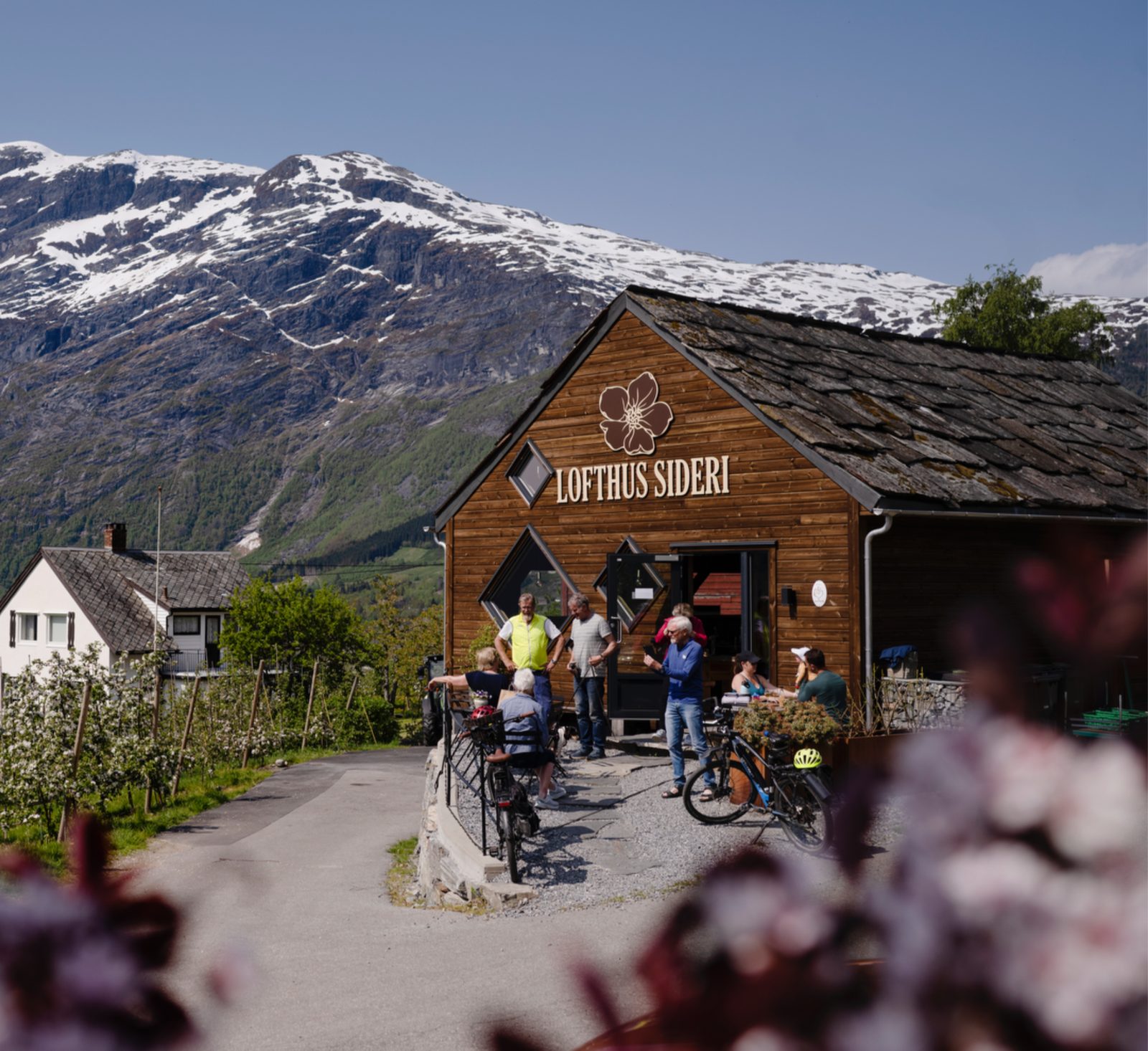Lofthus Sideri sin gardsbutikk på Eidnes ved Sørfjorden