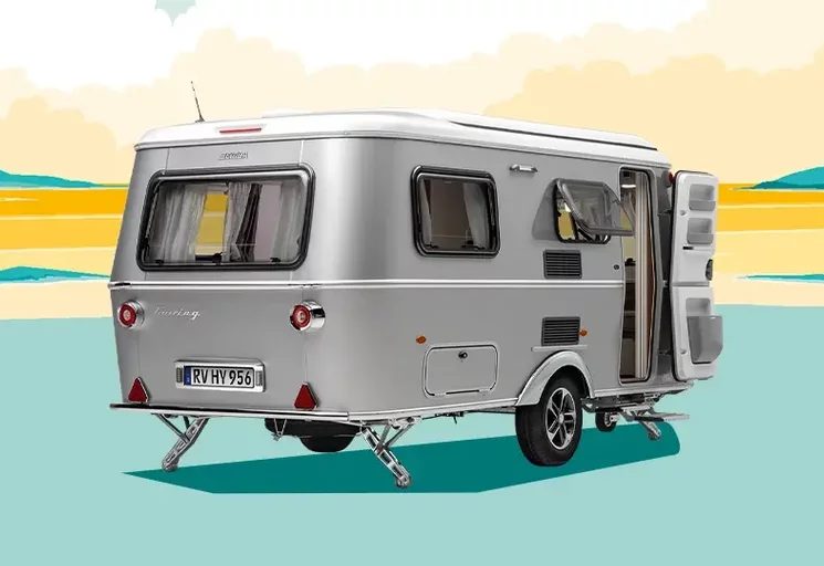 Eriba Touring campingvogn med nedslått pop-tak sett fra siden