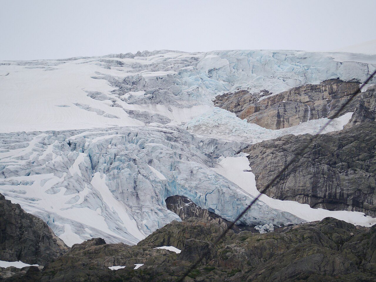 Bondhusbreen sett fra morenesletta innerst i Bondhusdalen i Folgefonna nasjonalpark