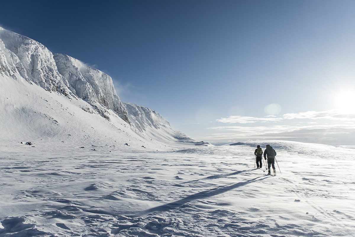 Hallingskarvet nasjonalpark med det karakteristiske flate platået og stupbratte sider over Geilo