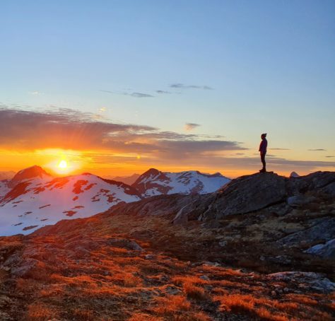 Sjunkhatten nasjonalpark med karakteristisk hattformet fjelltopp over Saltenfjorden i Nordland