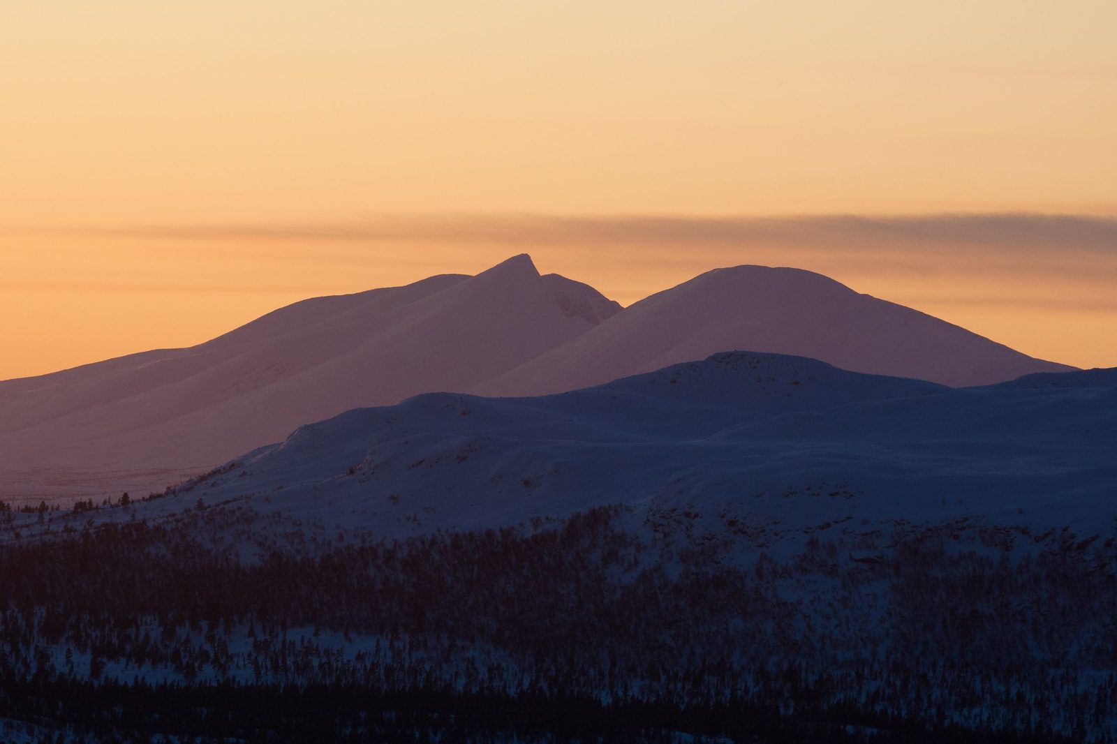 Midtre Sølen 1755 moh med karakteristisk profil sett fra Sølendalen i Rendalen