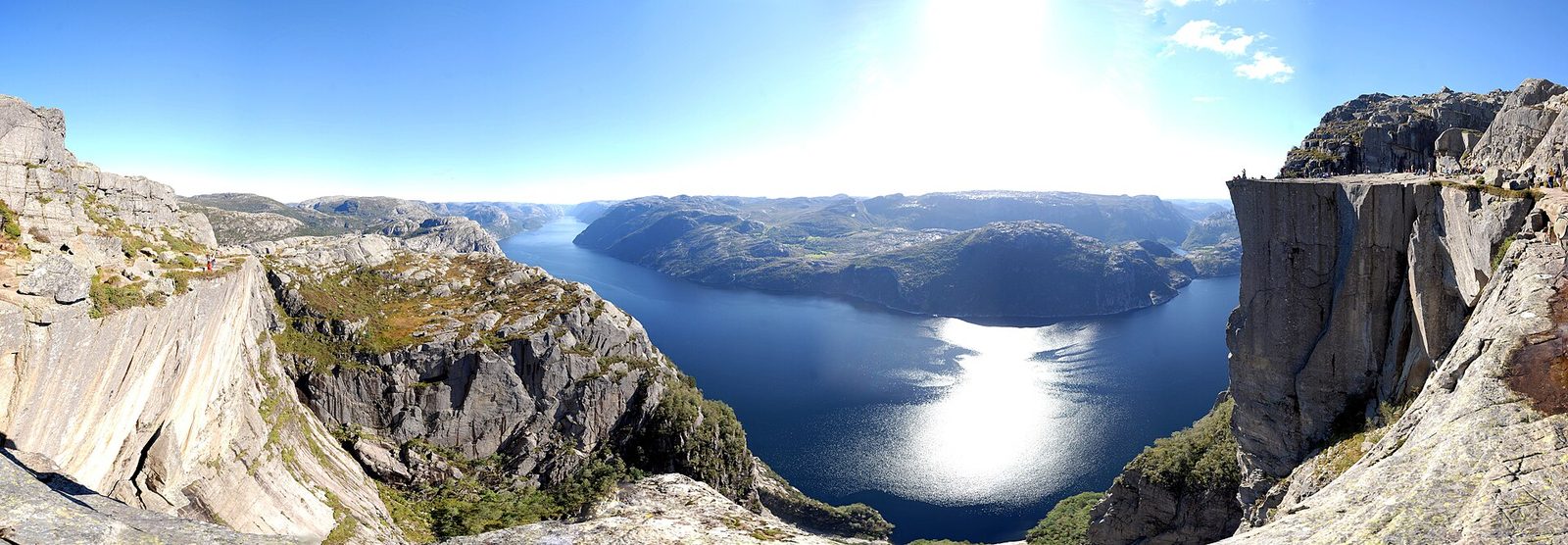 Panoramautsikt over Lysefjorden sett fra Preikestolen i Rogaland