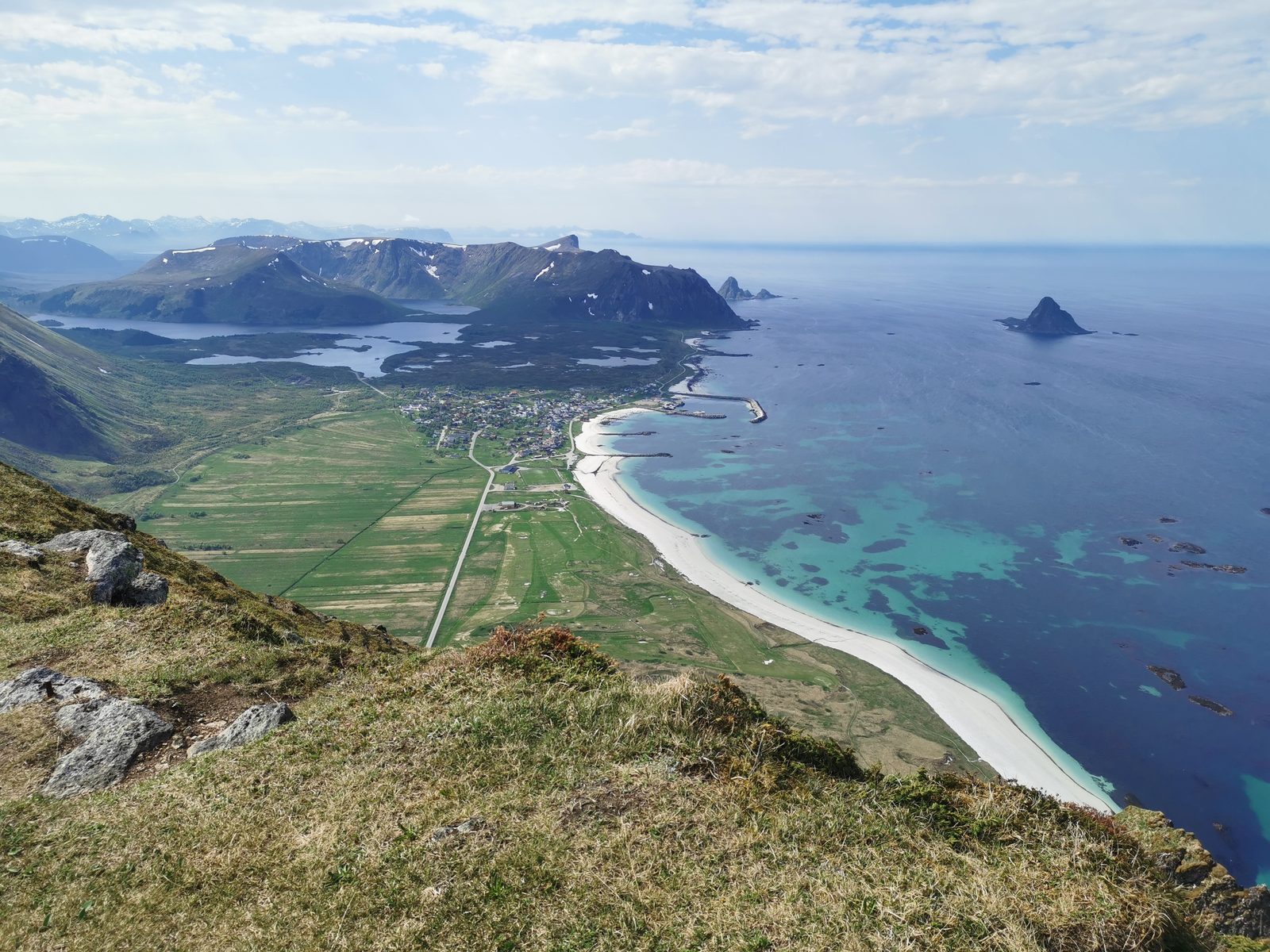 Bleikstranda og Bleiksøya sett fra Røyken på Andøya