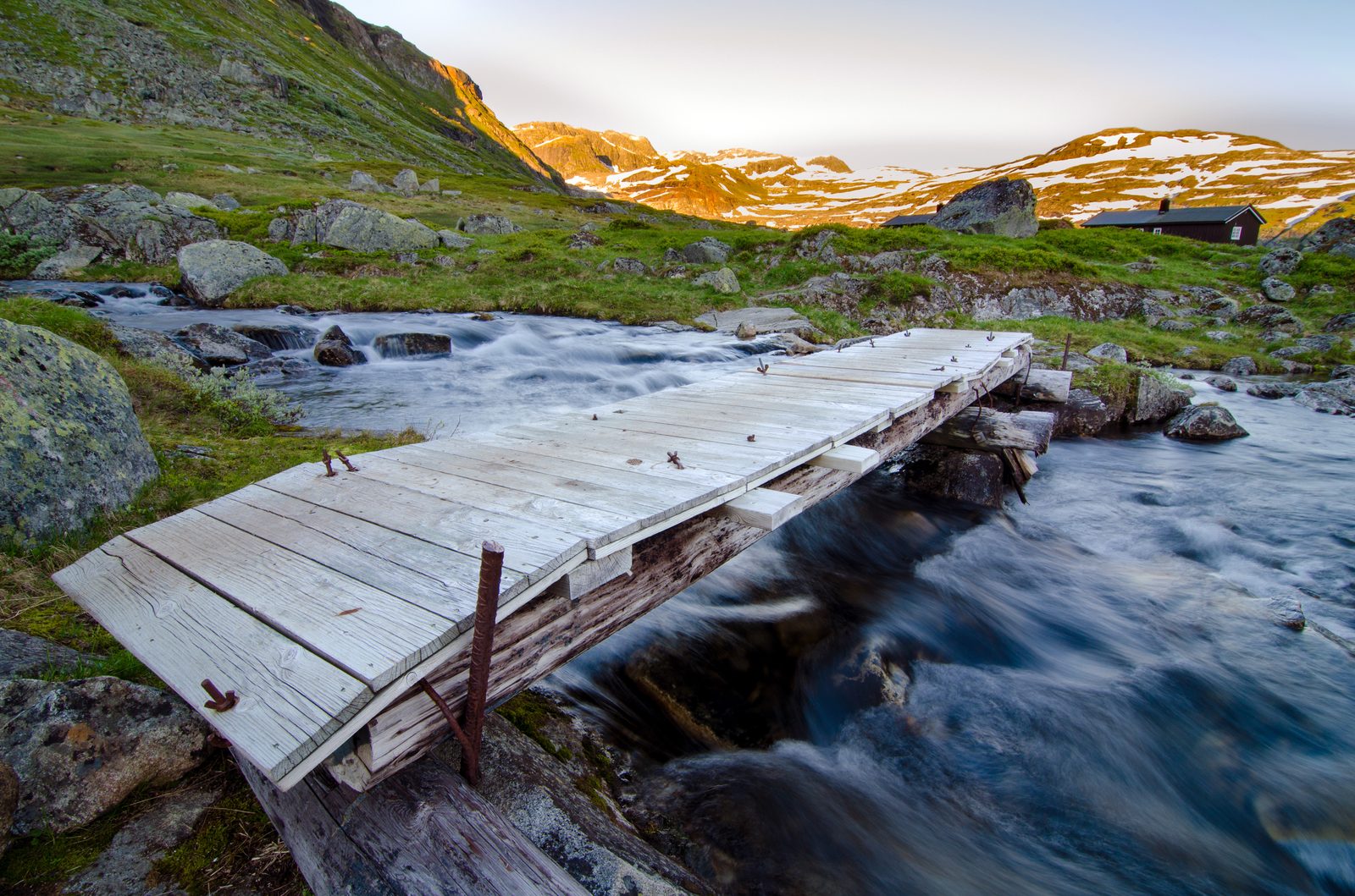 Vidda med Rembesdalsvatnet ved solnedgang i Hardangervidda nasjonalpark